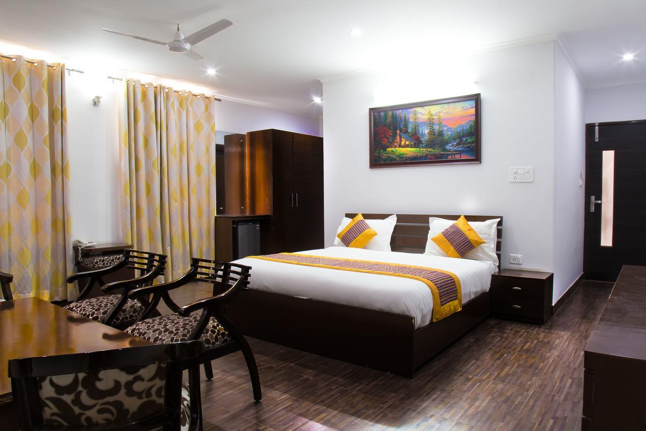 Oyo 8947 Hotel Vedanta Gurgaon Exteriör bild